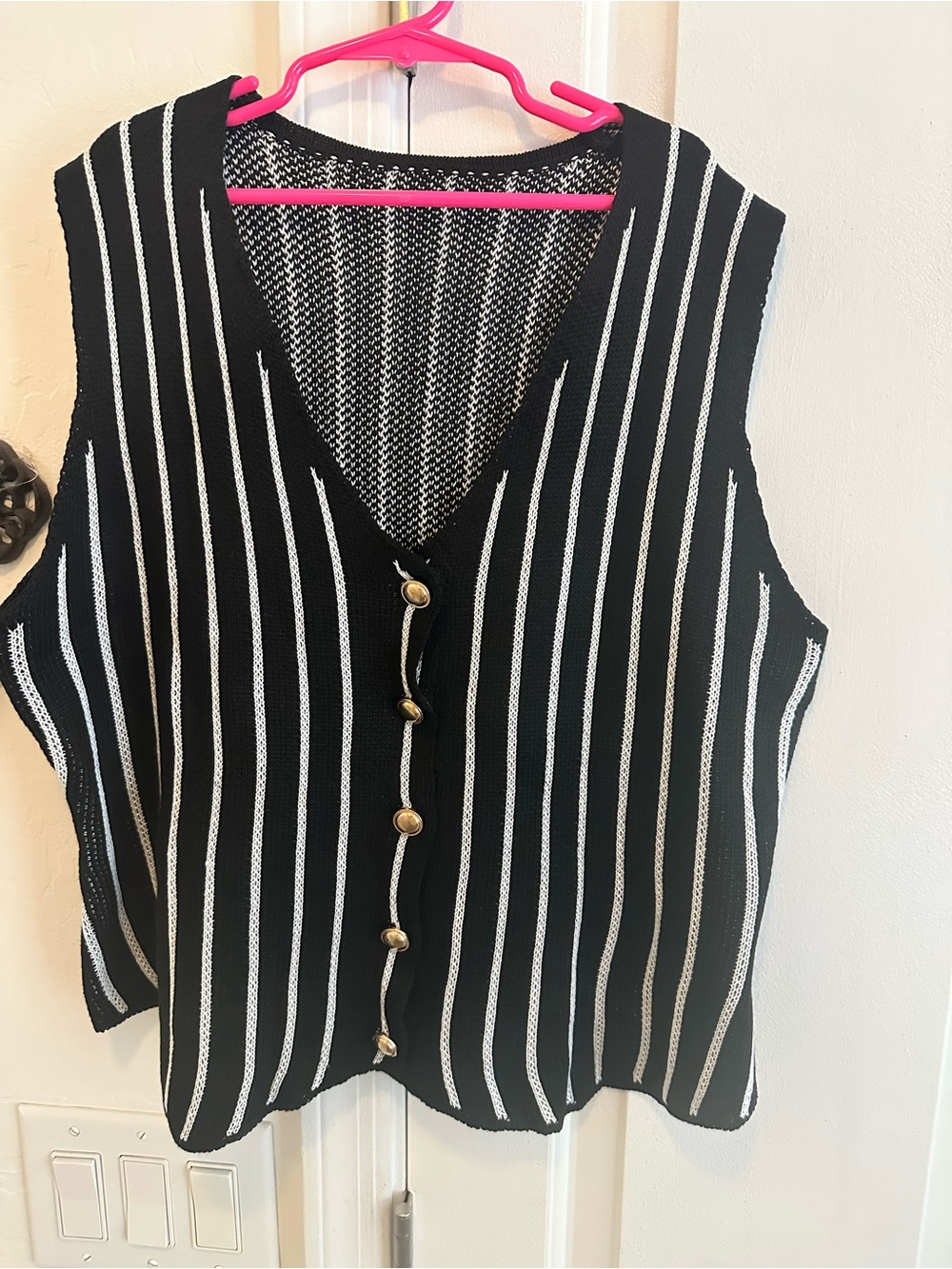 Ladies black and white striped sweater vest tank top size Large NWOT